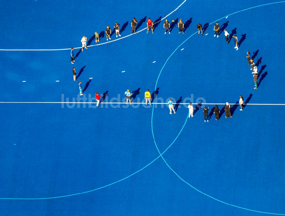 Velbert aus der Vogelperspektive: Blau- farbiger Hockeyplatz- Sportanlage des Hockey Club Rot-Weiss 1922 e. V. Velbert in Velbert im Bundesland Nordrhein-Westfalen, Deutschland