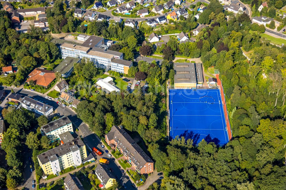 Luftbild Velbert - Blau- farbiger Hockeyplatz- Sportanlage des Hockey Club Rot-Weiss 1922 e. V. Velbert in Velbert im Bundesland Nordrhein-Westfalen, Deutschland