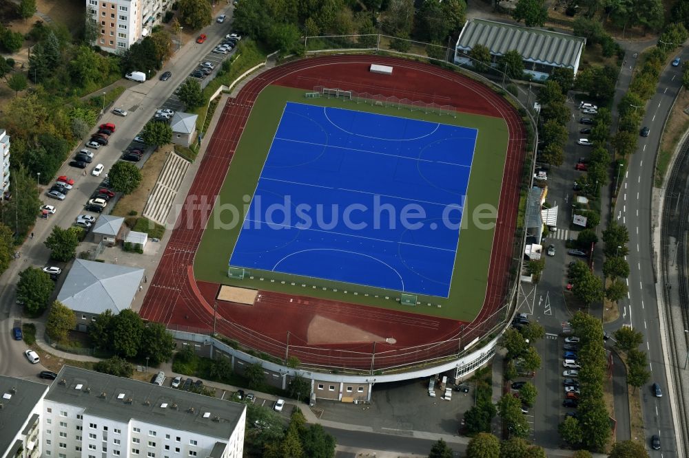 Luftaufnahme Erfurt - Blau- farbiger Hockeyplatz- Sportanlage - Sportplatz Kaufland Stielerstraße in Erfurt im Bundesland Thüringen