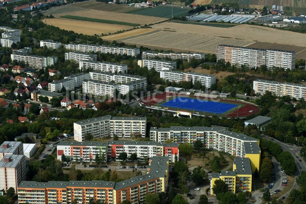 Erfurt von oben - Blau- farbiger Hockeyplatz- Sportanlage - Sportplatz Kaufland Stielerstraße in Erfurt im Bundesland Thüringen