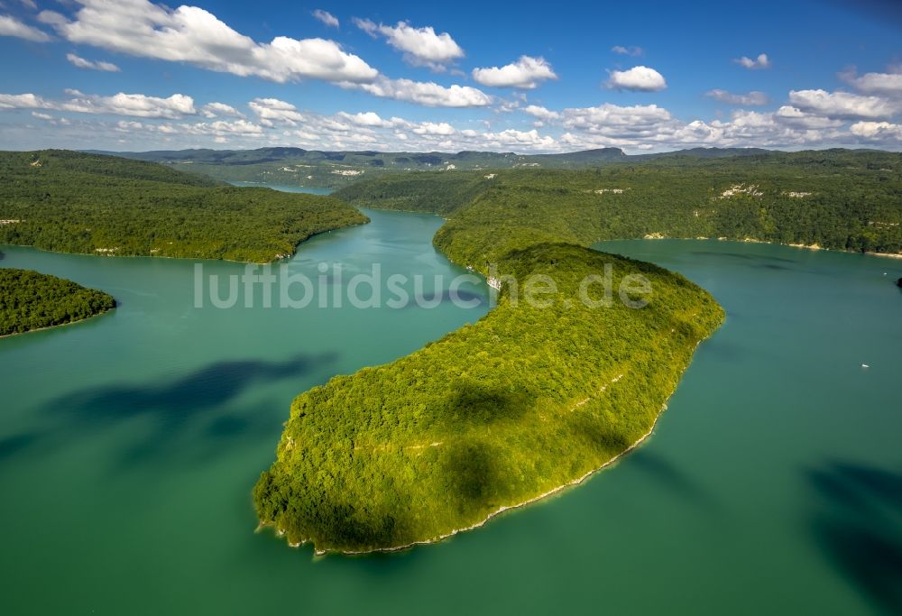 Luftaufnahme Lect - Blaue Seenlandschaft in Lect in der Provinz Franche-Comté in Frankreich