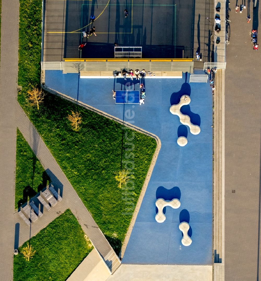 Hamm von oben - Blauer Tennisplatz im Freizeitzentrum im Lippepark Hamm - Schacht Franz in Hamm im Bundesland Nordrhein-Westfalen