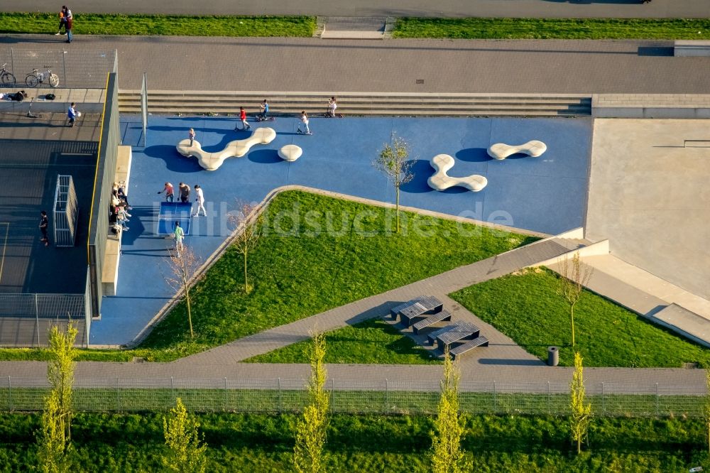 Hamm von oben - Blauer Tennisplatz im Freizeitzentrum im Lippepark Hamm - Schacht Franz in Hamm im Bundesland Nordrhein-Westfalen