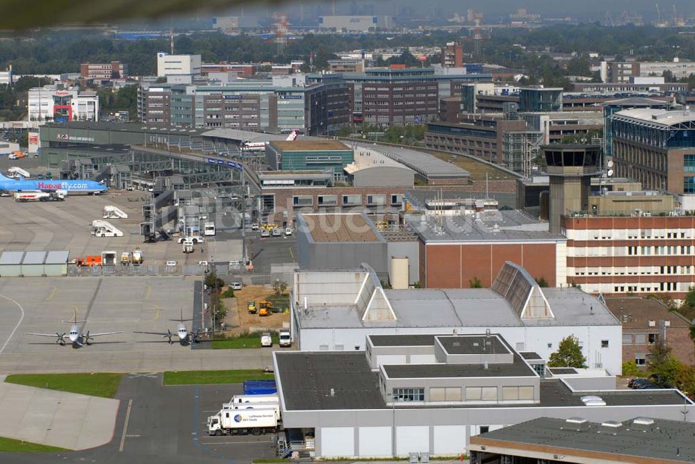 Luftbild Bremen - Blick auf Abfertigungsgebäude auf dem Flughafen Bremen.