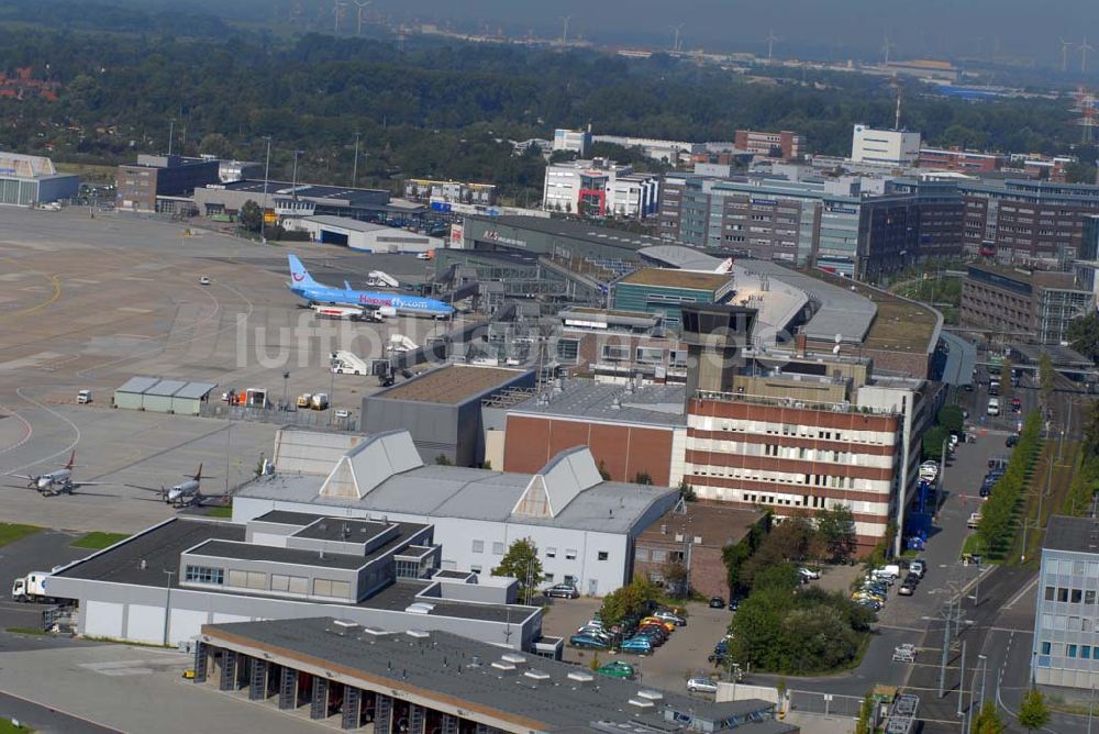 Bremen aus der Vogelperspektive: Blick auf Abfertigungsgebäude auf dem Flughafen Bremen.