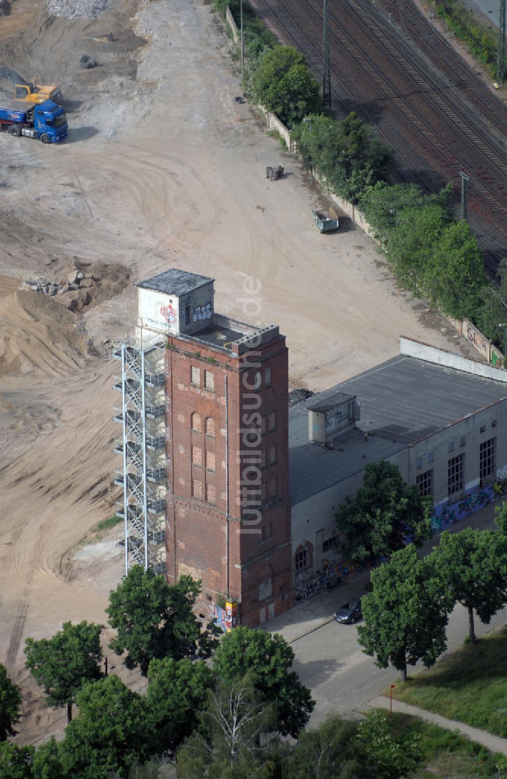 Luftaufnahme DESSAU - ROßLAU - Blick auf das abgerissene und beräumte Industriegelände an der Elisabethstraße in Dessau- Roßlau.