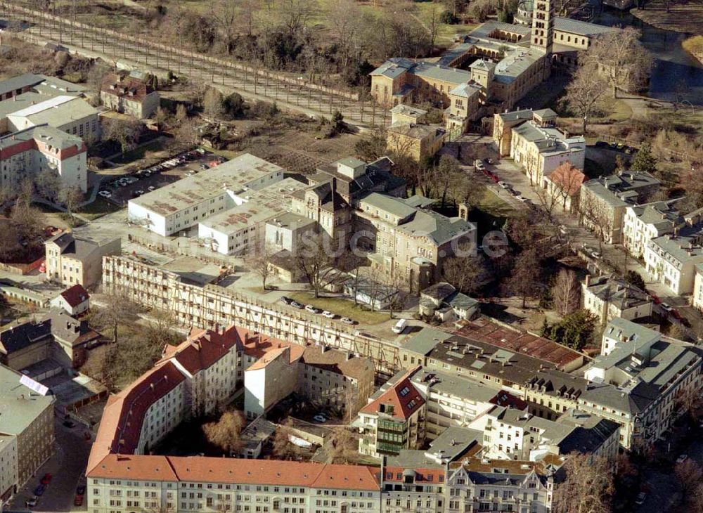 Luftaufnahme Potsdam - Blick auf die abgestützte, denkmalgeschützte Fassade des St