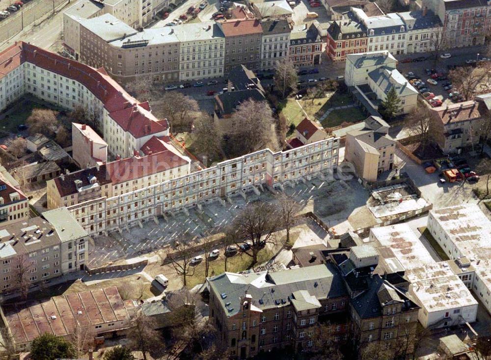 Potsdam von oben - Blick auf die abgestützte, denkmalgeschützte Fassade des St