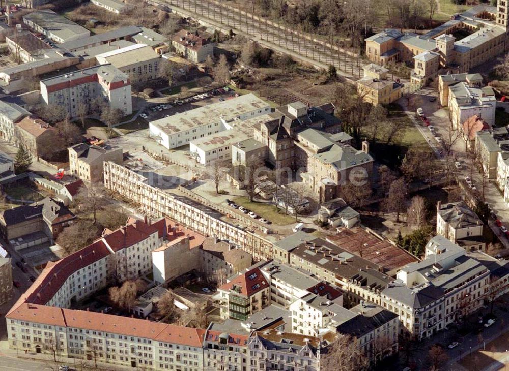 Potsdam aus der Vogelperspektive: Blick auf die abgestützte, denkmalgeschützte Fassade des St