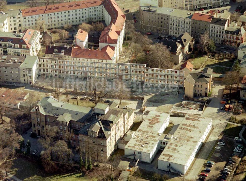 Luftaufnahme Potsdam - Blick auf die abgestützte, denkmalgeschützte Fassade des St