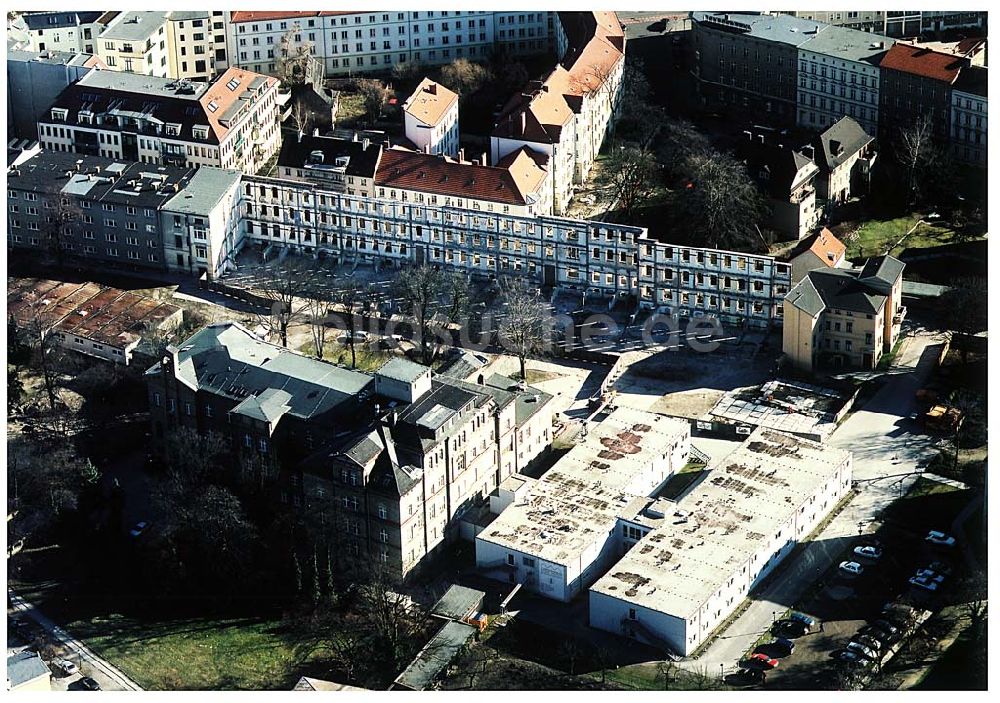 Potsdam von oben - Blick auf die abgestützte, denkmalgeschützte Fassade des St