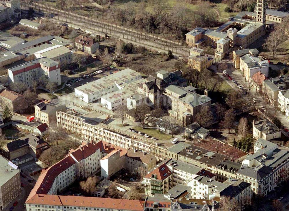 Luftbild Potsdam - Blick auf die abgestützte, denkmalgeschützte Fassade des St