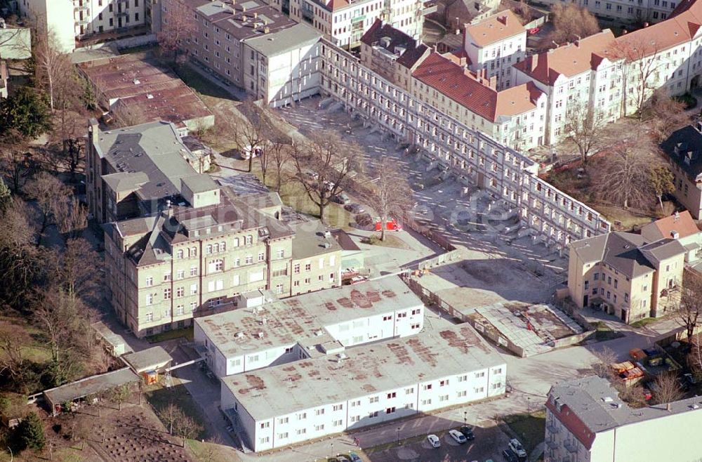 Luftaufnahme Potsdam - Blick auf die abgestützte, denkmalgeschützte Fassade des St