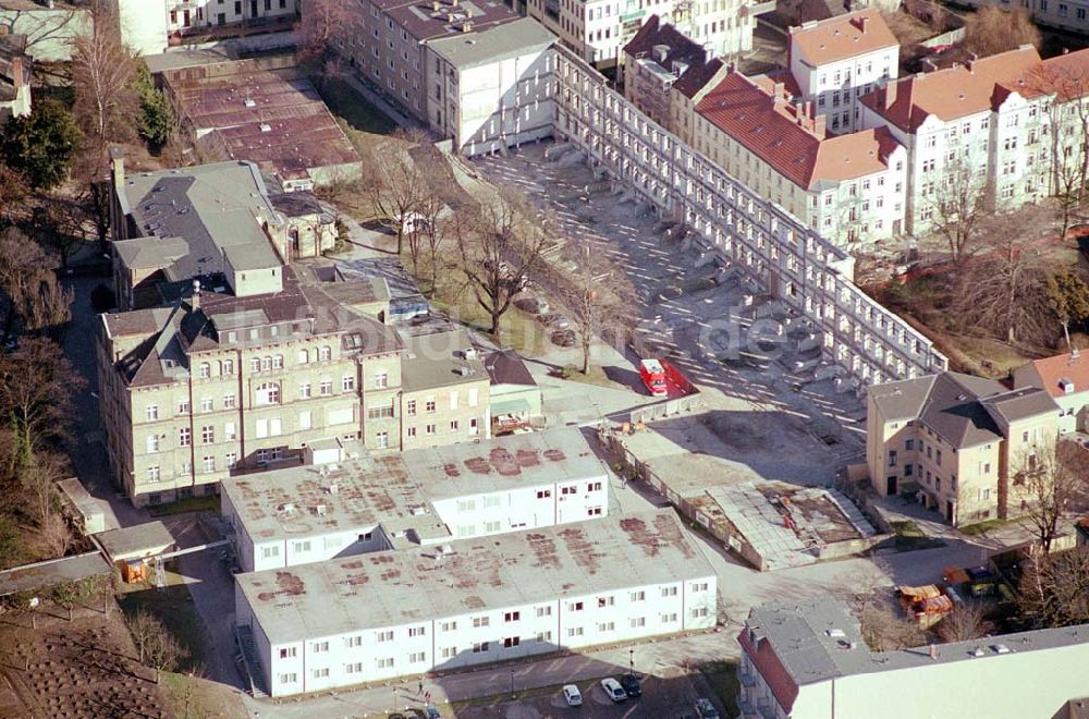 Potsdam von oben - Blick auf die abgestützte, denkmalgeschützte Fassade des St