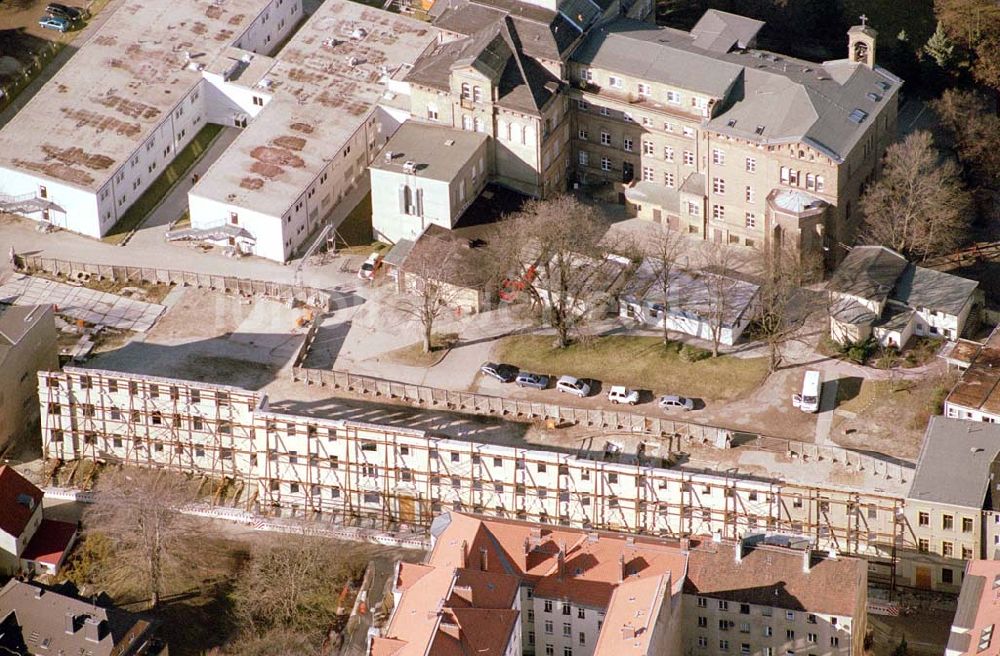 Potsdam aus der Vogelperspektive: Blick auf die abgestützte, denkmalgeschützte Fassade des St