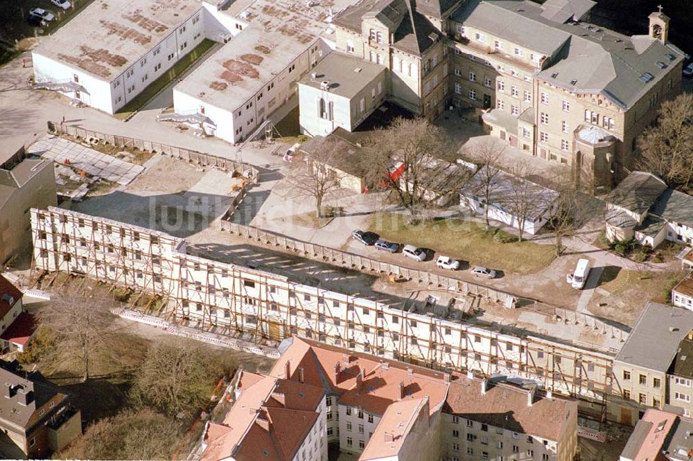 Luftbild Potsdam - Blick auf die abgestützte, denkmalgeschützte Fassade des St