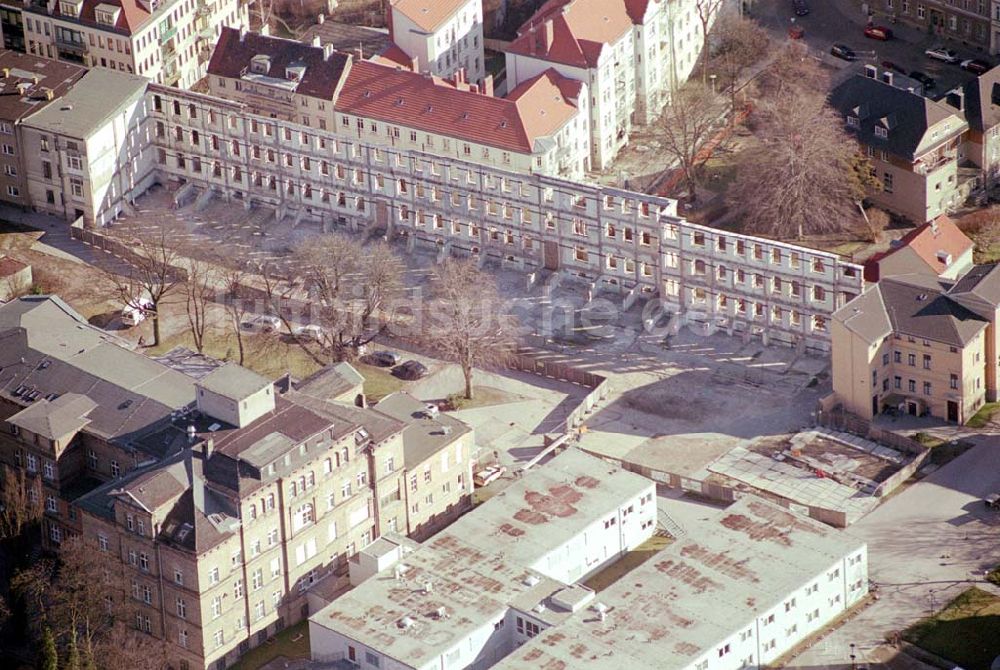 Potsdam von oben - Blick auf die abgestützte, denkmalgeschützte Fassade des St