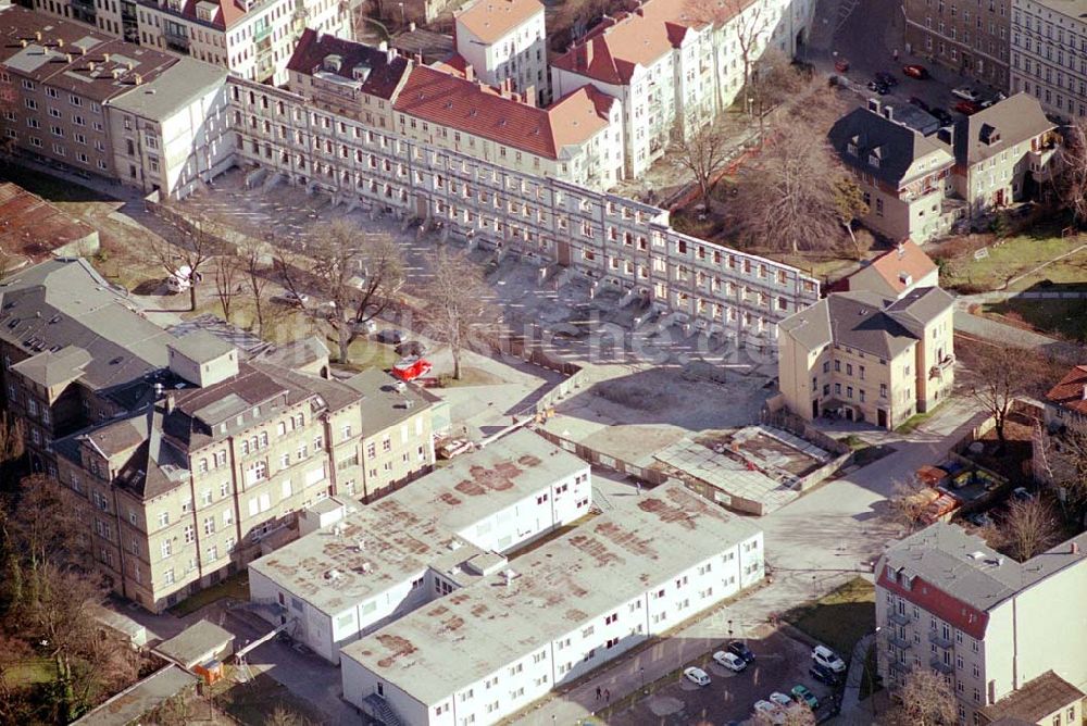 Potsdam aus der Vogelperspektive: Blick auf die abgestützte, denkmalgeschützte Fassade des St