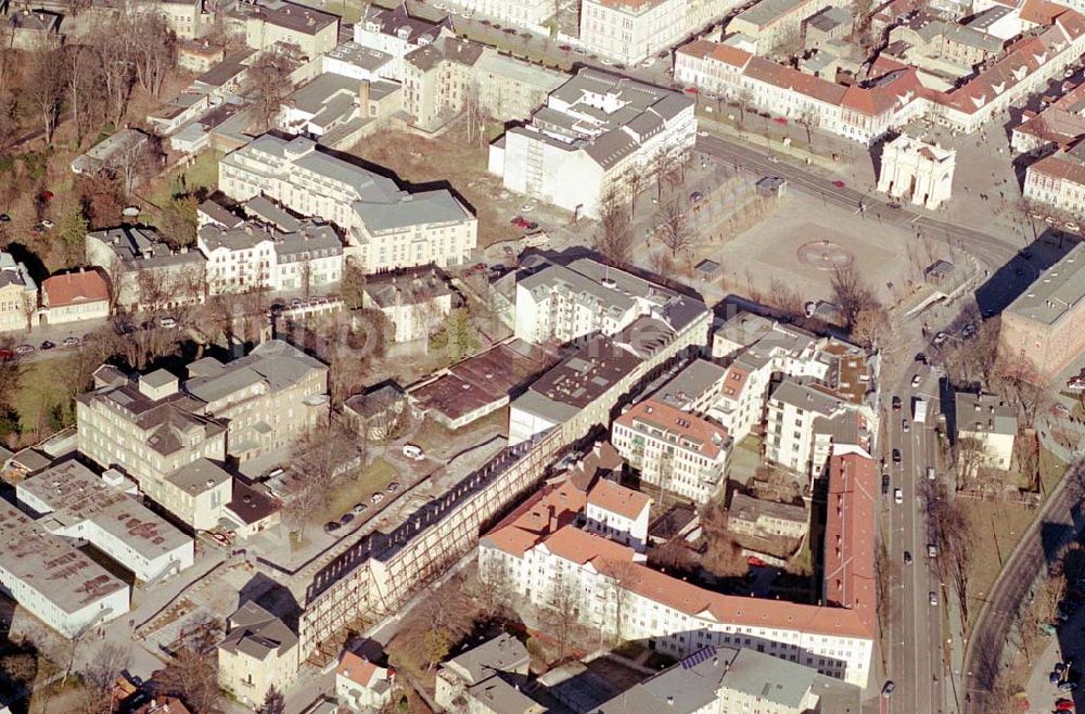 Luftbild Potsdam - Blick auf die abgestützte, denkmalgeschützte Fassade des St