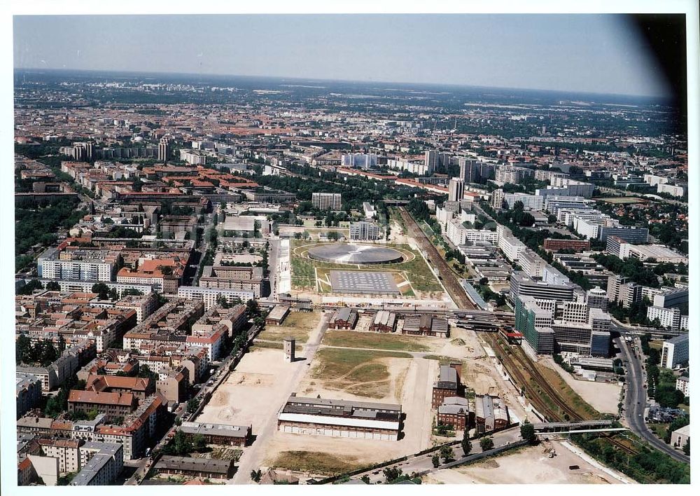 Luftaufnahme Berlin - Friedrichshain - Blick auf den Abrißbereich des ehem. Schlachthofes in Berlin-Friedrichshain.