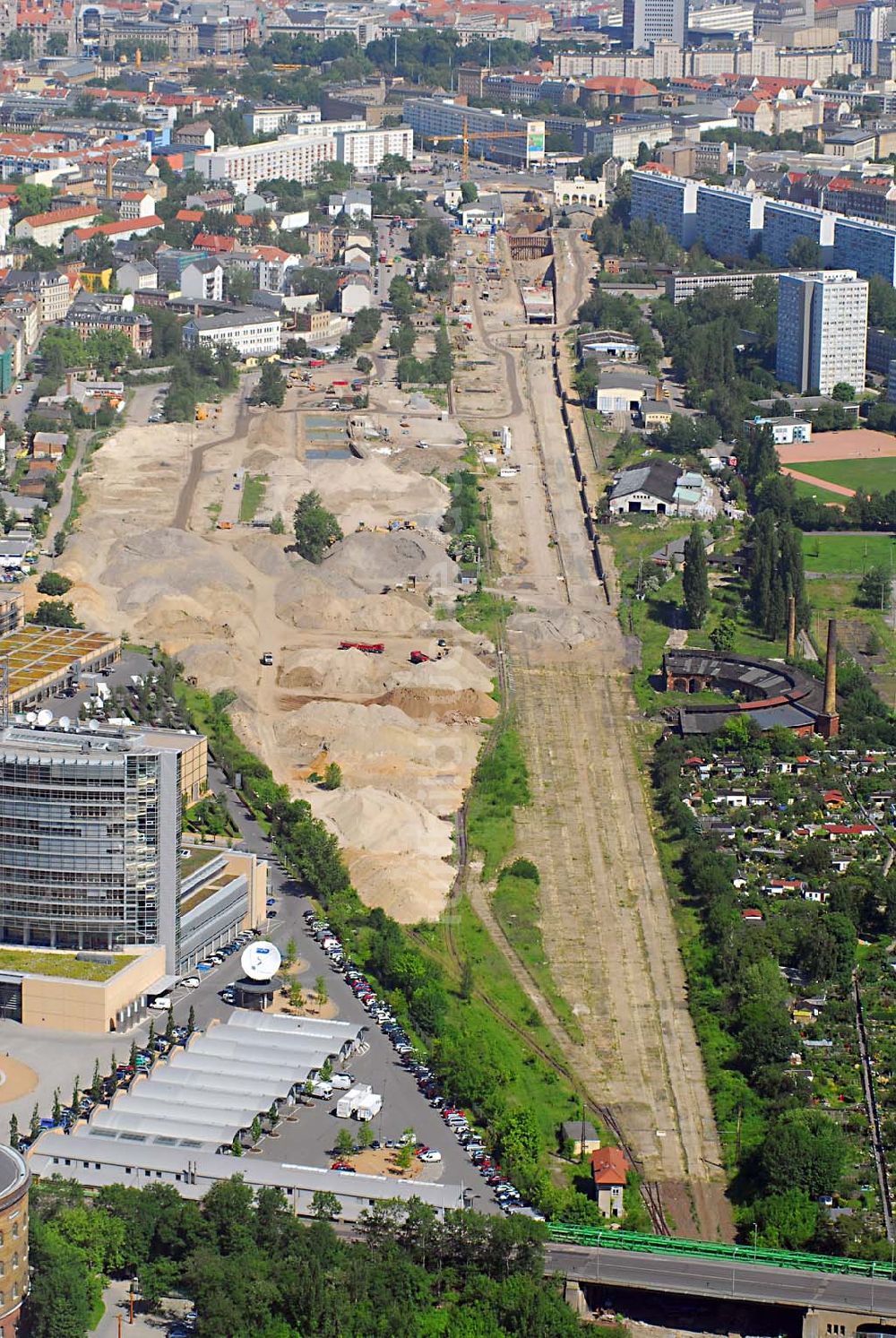 Leipzig von oben - Blick auf die Abrissfläche der Gleisanlagen des Bayrischen Bahnhofs am Bayrischen Platz in Leipzig (Verschiebung des Portikus)