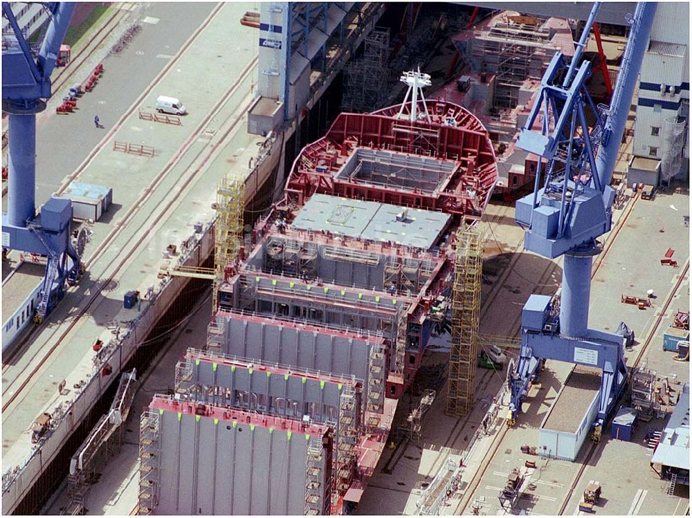 Luftaufnahme Rostock - Blick auf Aker Warnow Werft Aker Warnow Werft GmbH Werftallee 10, 18119 Rostock-Warnemünde Tel