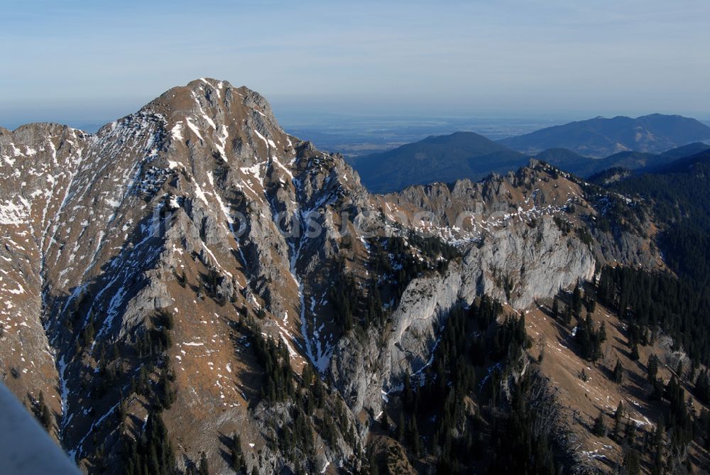 Linderhof von oben - Blick auf die Alpen bei Linderhof in Bayern