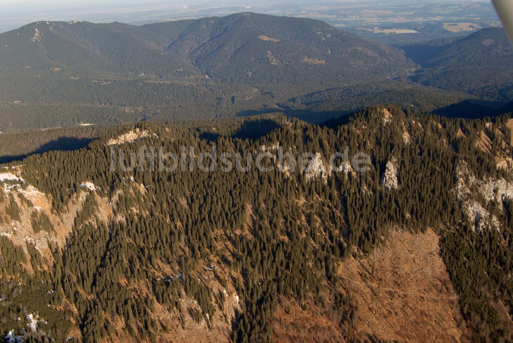 Linderhof aus der Vogelperspektive: Blick auf die Alpen bei Linderhof in Bayern