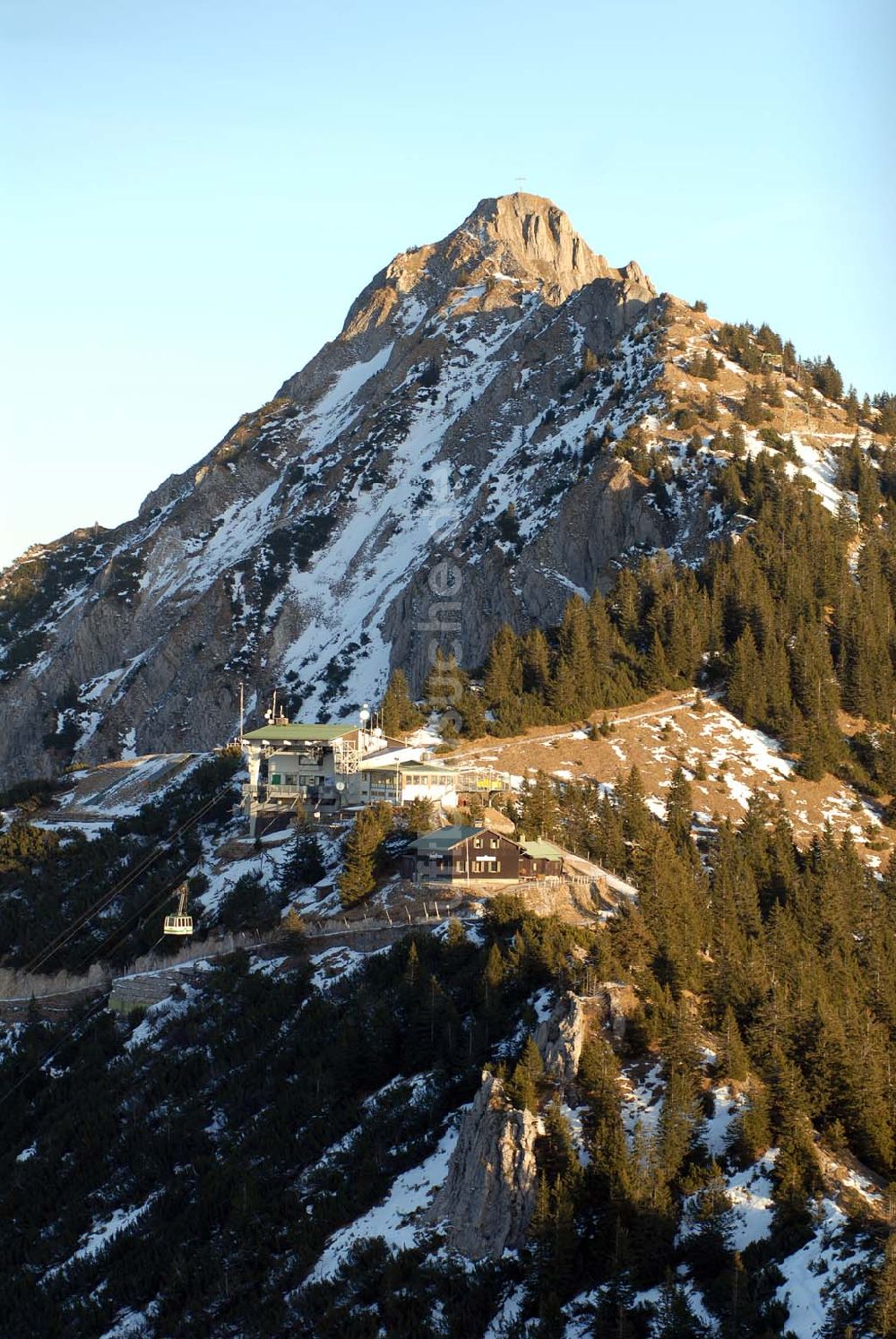 Hohenschwangau aus der Vogelperspektive: Blick auf die Alpengaststätte zwischen dem Alpeles Kopf und dem Pilgerschrofen-Gletscher am Alpenrand bei Hohenschwangau