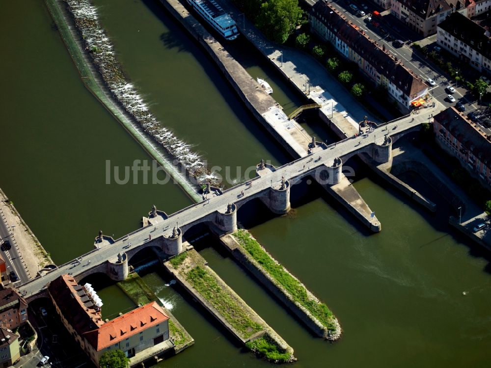 Luftbild Würzburg - Blick auf die Alte Mainbrücke über den Main in Würzburg im Bundesland Bayern