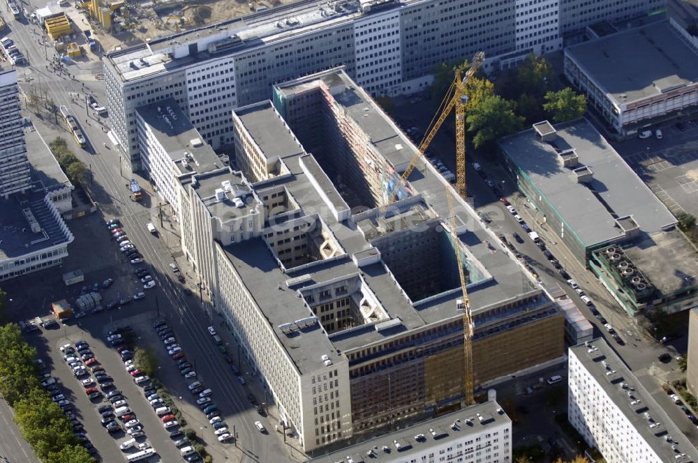 Luftbild Berlin - Blick auf das alte Polizeipräsidium in der Berliner Keibelstraße