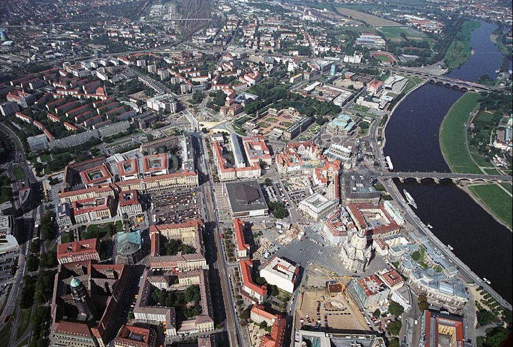 Dresden aus der Vogelperspektive: Blick auf den Altstadt und Zentrumsbereich von Dresden