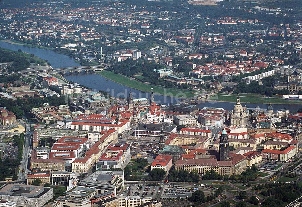 Dresden von oben - Blick auf den Altstadt und Zentrumsbereich von Dresden