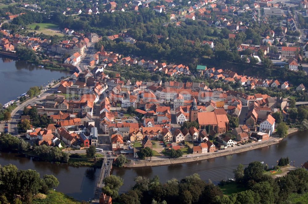 Luftaufnahme Havelberg - Blick auf die Altstadtinsel Havelberg an der Havel, durch welche die Straße der Romanik führt