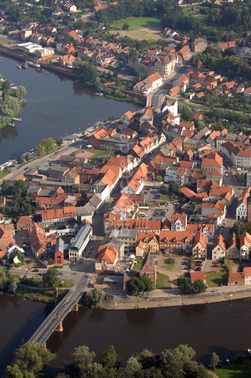 Havelberg von oben - Blick auf die Altstadtinsel Havelberg an der Havel, durch welche die Straße der Romanik führt