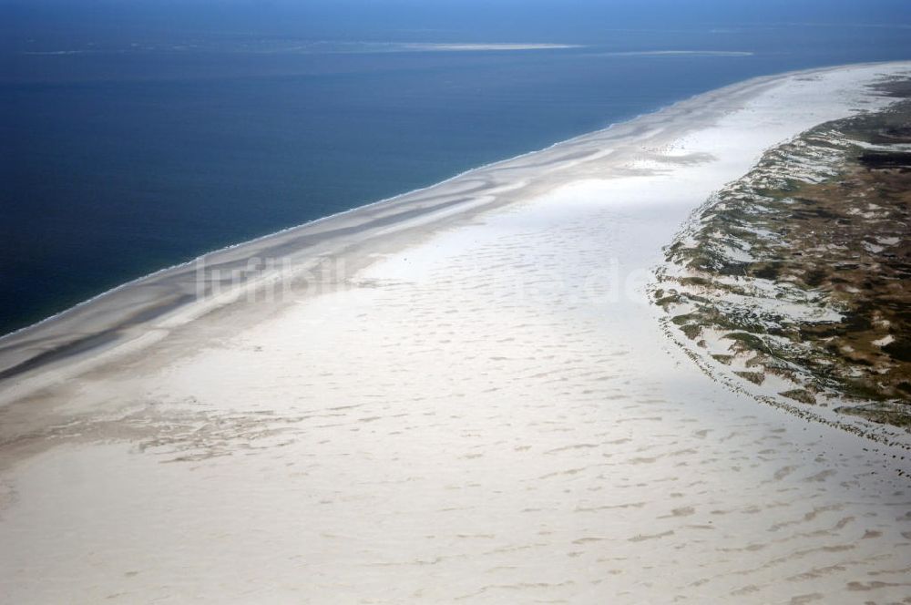 Wittdün aus der Vogelperspektive: Blick auf den Amrumer Strand bei Wittdün