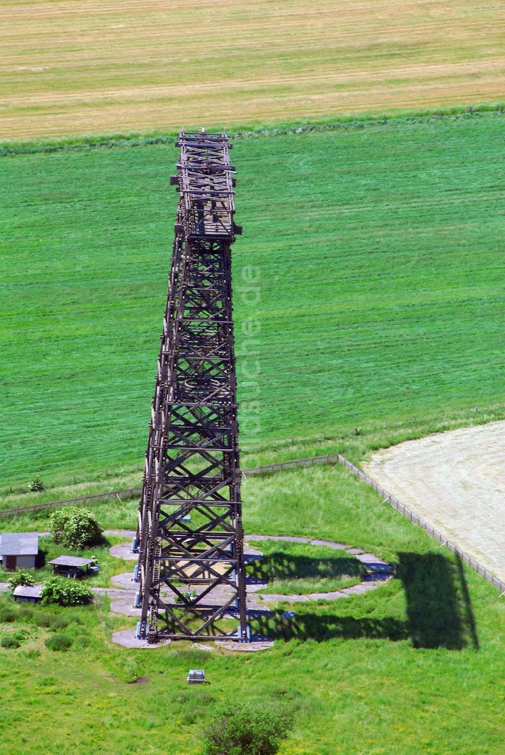 Brück aus der Vogelperspektive: Blick auf den Antennenmeßplatz der Deutschen Telekom AG in Brück