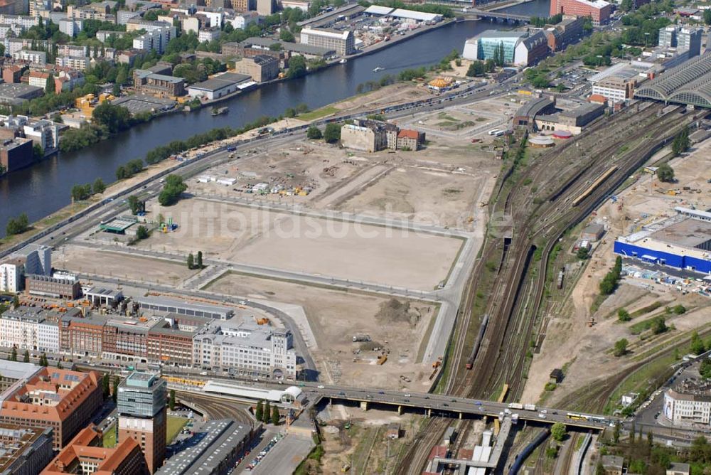 Luftaufnahme Berlin - Blick auf das Areal der Baustelle der amerikanischen Anschutz Entertainment Group (AEG) in Berlin