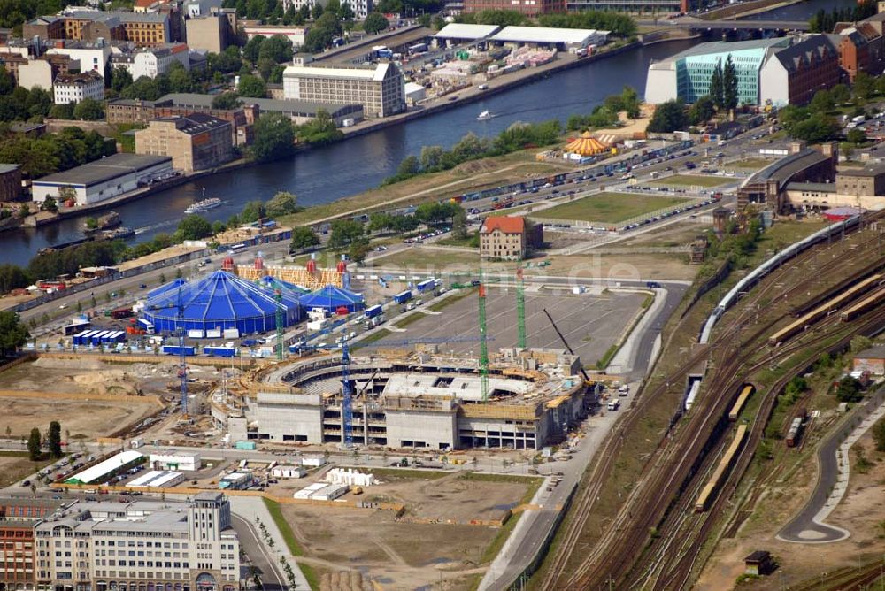 Luftaufnahme Berlin - Blick auf das Areal der Baustelle der amerikanischen Anschutz Entertainment Group (AEG) in Berlin