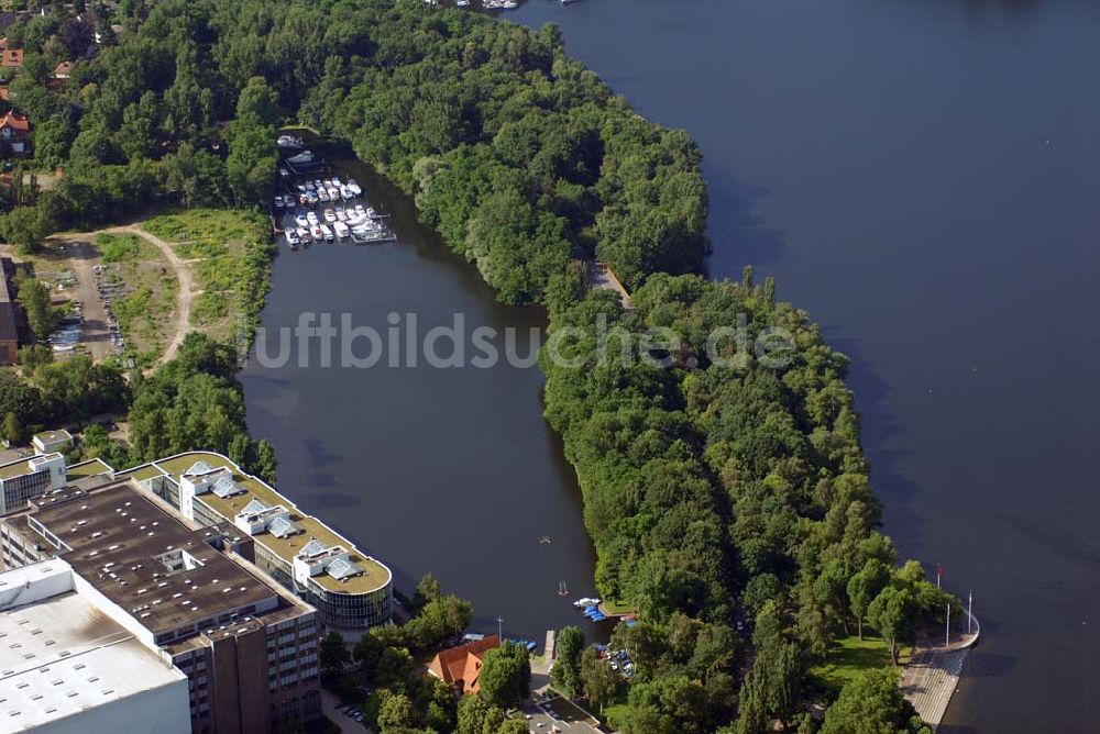 Luftbild Berlin - Blick auf das Areal des Borsighafens am Borsigdamm in Berlin Reinickendorf