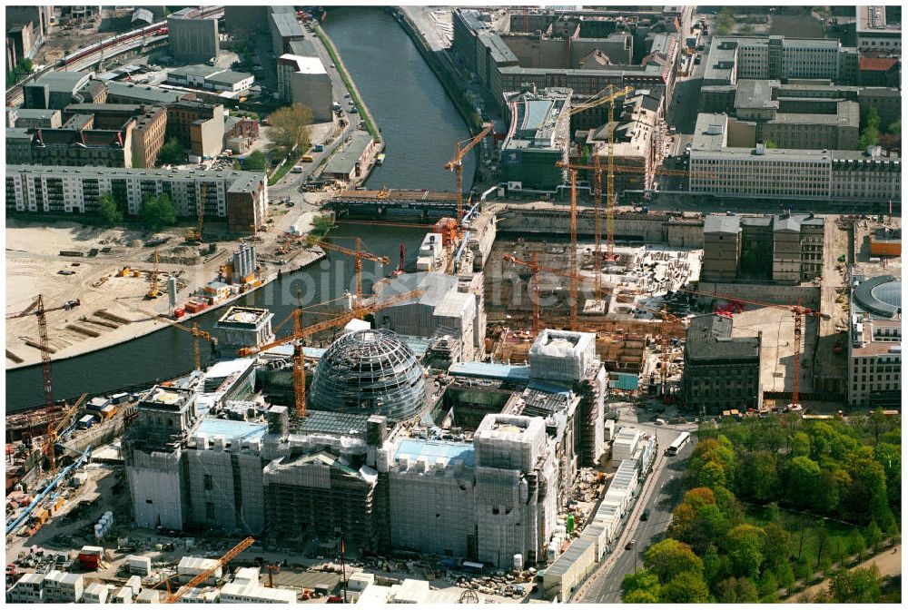 Berlin-Tiergarten aus der Vogelperspektive: Blick aufs Regierungsviertel und die Spree