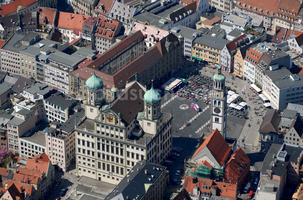 Luftaufnahme Augsburg - Blick auf das Augsburger Rathaus und den Perlachturm am Rathausplatz