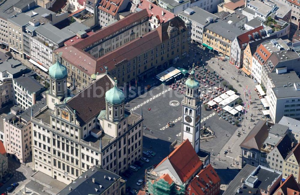 Augsburg von oben - Blick auf das Augsburger Rathaus und den Perlachturm am Rathausplatz