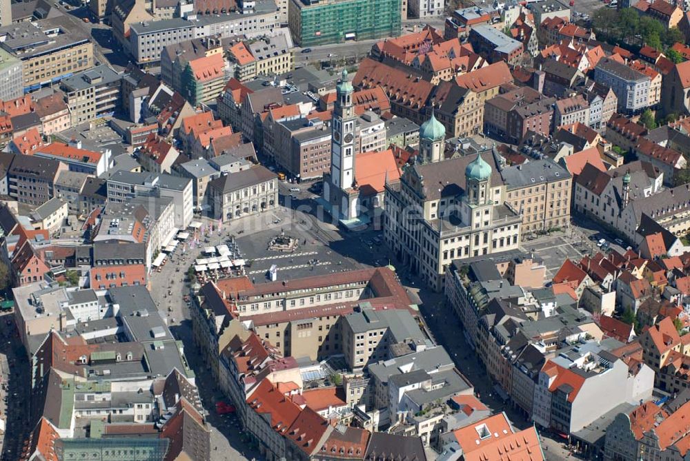 Luftbild Augsburg - Blick auf das Augsburger Rathaus und den Perlachturm am Rathausplatz