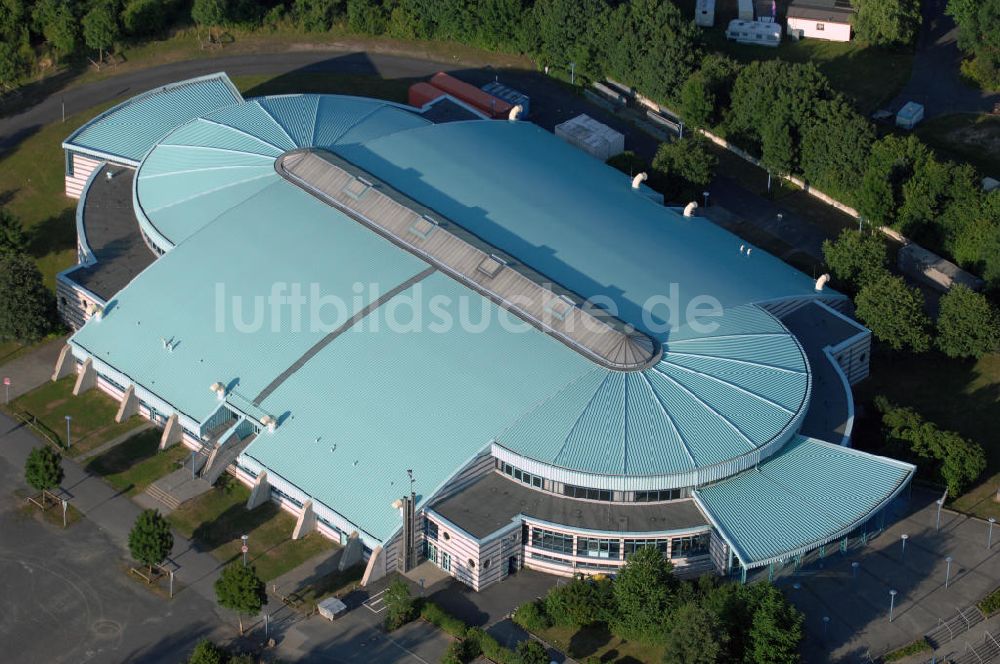 Hanau von oben - Blick auf die August-Schärttner-Halle in Hanau