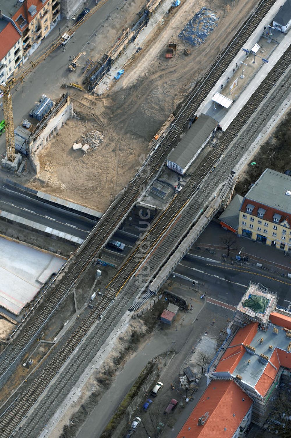 Luftaufnahme Berlin - Blick auf den Um- und Ausbau des S-Bahnhofes Berlin-Baumschulenweg