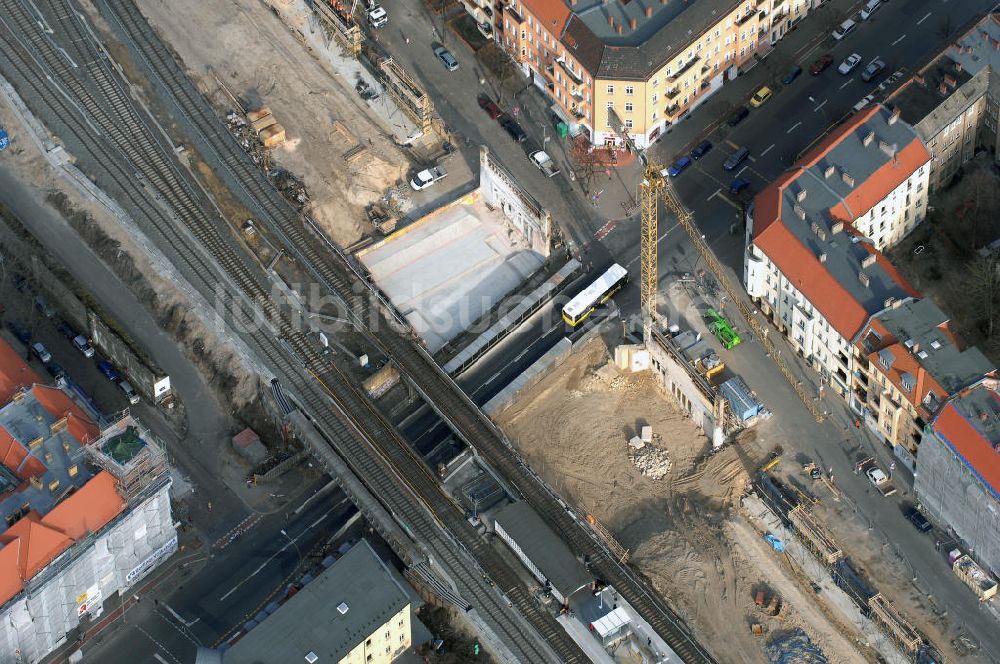 Berlin von oben - Blick auf den Um- und Ausbau des S-Bahnhofes Berlin-Baumschulenweg