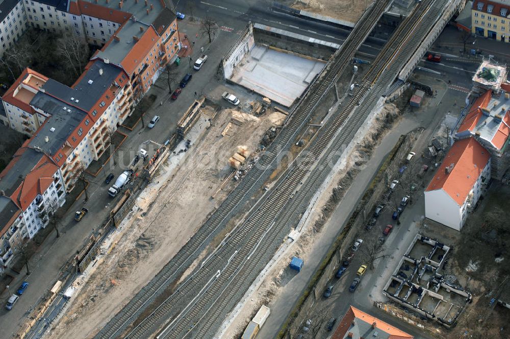 Berlin von oben - Blick auf den Um- und Ausbau des S-Bahnhofes Berlin-Baumschulenweg