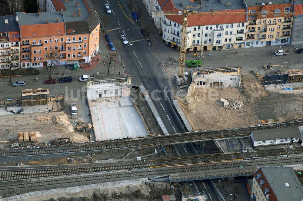 Berlin von oben - Blick auf den Um- und Ausbau des S-Bahnhofes Berlin-Baumschulenweg