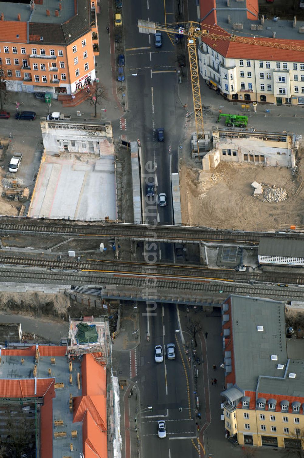 Berlin von oben - Blick auf den Um- und Ausbau des S-Bahnhofes Berlin-Baumschulenweg